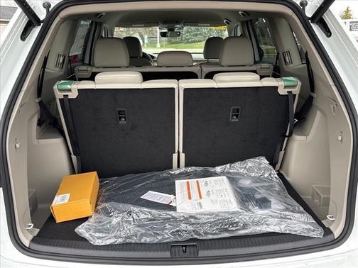2025 Volkswagen Atlas 2.0T SE w/Technology 4MOTION