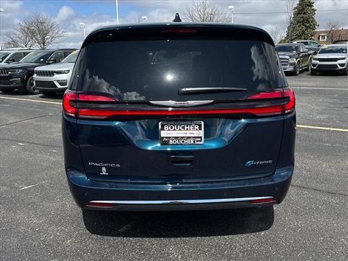 2025 Chrysler Pacifica Hybrid Select