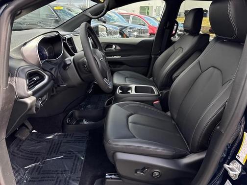 2025 Chrysler Pacifica Hybrid Select