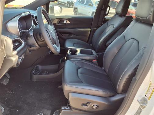 2025 Chrysler Pacifica L