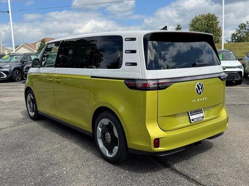 2025 Volkswagen ID. Buzz Pro S Plus with 4MOTION