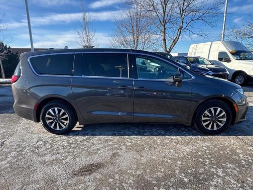 2022 Chrysler Pacifica Hybrid Touring L