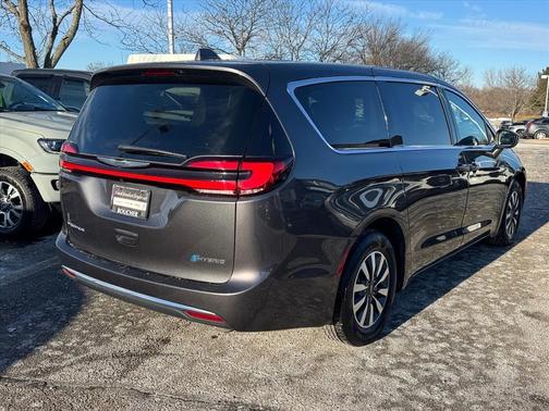 2022 Chrysler Pacifica Hybrid Touring L
