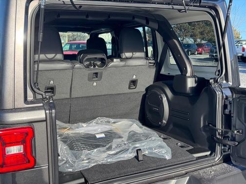 2026 Jeep Wrangler 4-Door Sahara 4x4