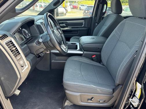 2024 RAM 1500 Classic Warlock Crew Cab 4x4 5'7' Box