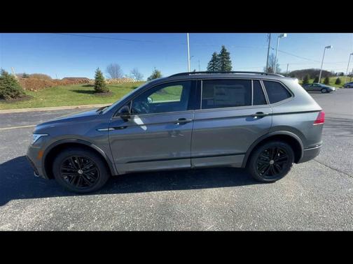 2022 Volkswagen Tiguan 2.0T SE R-Line Black 4MOTION