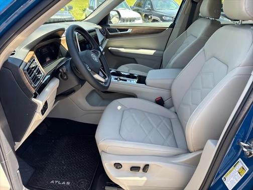 2025 Volkswagen Atlas 2.0T SE w/Technology 4MOTION