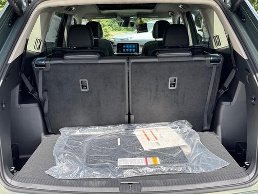 2026 Volkswagen Atlas 2.0T SE w/Technology 4MOTION
