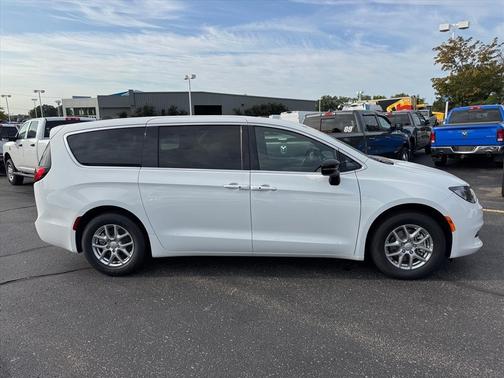 2026 Chrysler Voyager LX