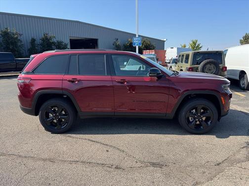 2025 Jeep Grand Cherokee Altitude