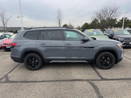 2026 Volkswagen Atlas Peak Edition