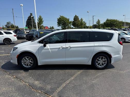 2026 Chrysler Voyager LX