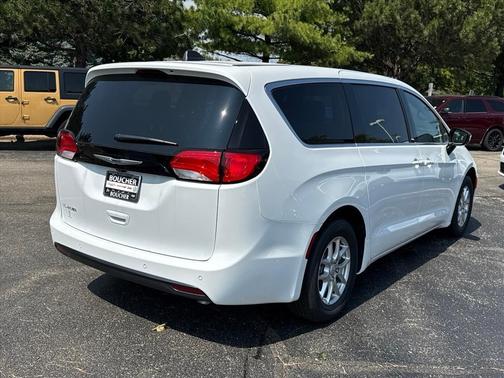 2026 Chrysler Voyager LX