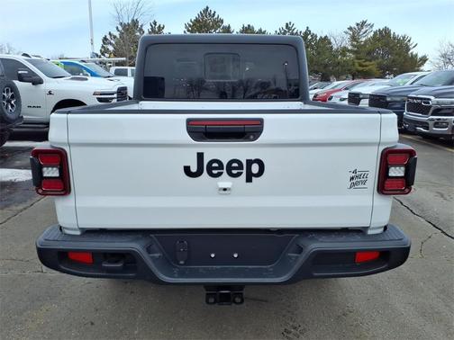 2026 Jeep Gladiator Willys 4x4
