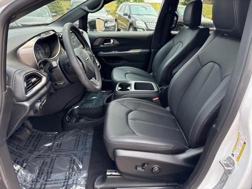 2025 Chrysler Pacifica L