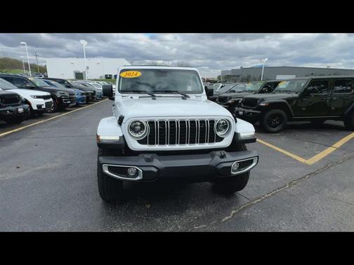 2024 Jeep Wrangler 4-Door Sahara 4x4