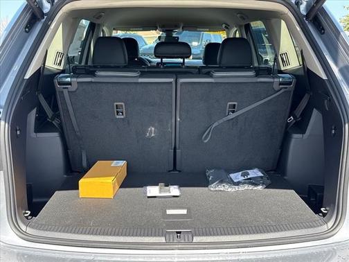2025 Volkswagen Atlas 2.0T SE w/Technology 4MOTION