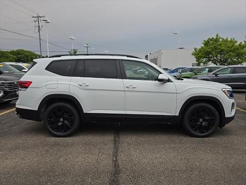 2025 Volkswagen Atlas 2.0T SE w/Technology 4MOTION