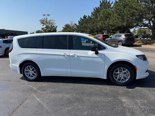 2026 Chrysler Voyager LX
