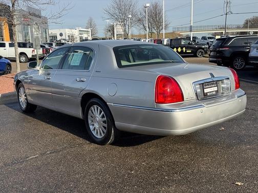 2004 Lincoln Town Car Signature