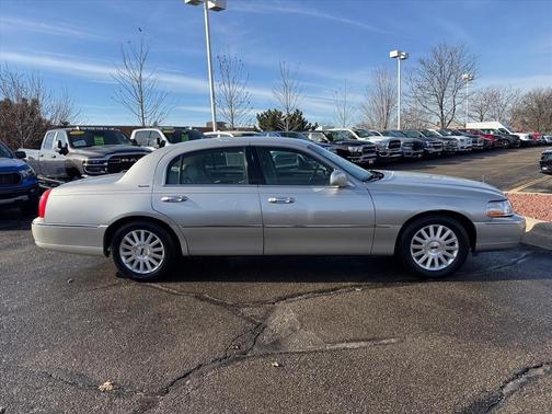 2004 Lincoln Town Car Signature