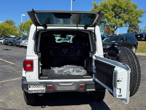 2025 Jeep Wrangler 4-Door Sahara 4x4