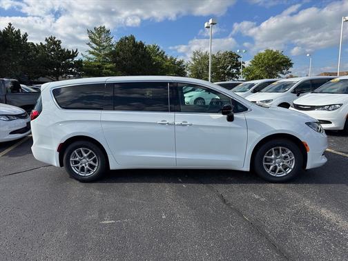 2026 Chrysler Voyager LX