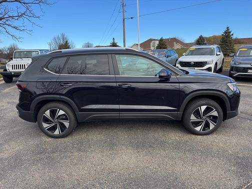 2026 Volkswagen Taos SE