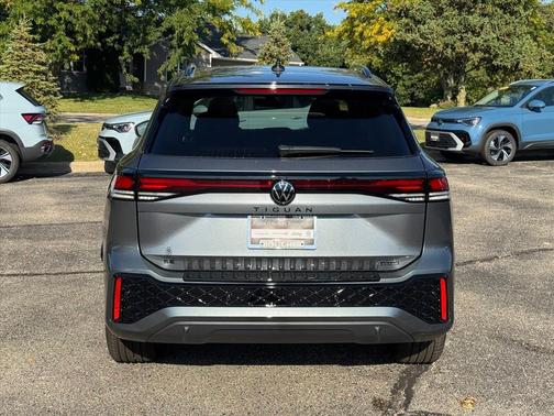 2025 Volkswagen Tiguan 2.0T SE R-Line Black 4MOTION