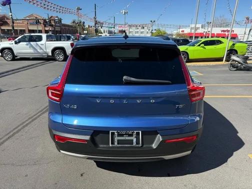 BLUE 2021 Volvo XC40 T5 R-Design
