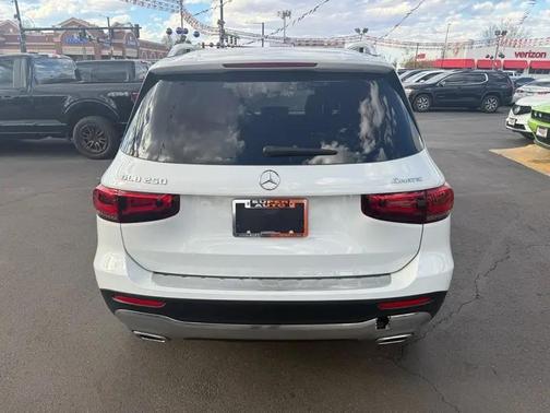 WHITE 2021 Mercedes-Benz GLB 250 4MATIC