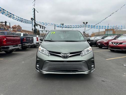 2019 Toyota Sienna XLE