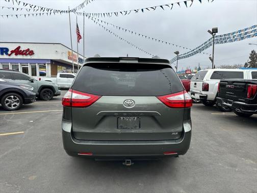 2019 Toyota Sienna XLE