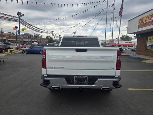 WHITE 2024 Chevrolet Silverado 1500 LT