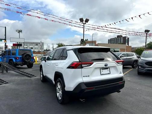 2021 Toyota RAV4 Hybrid XLE