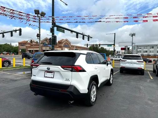 2021 Toyota RAV4 Hybrid XLE