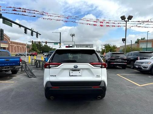 2021 Toyota RAV4 Hybrid XLE