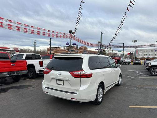 2017 Toyota Sienna XLE