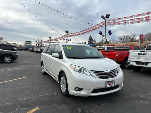 2017 Toyota Sienna XLE