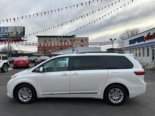 2017 Toyota Sienna XLE