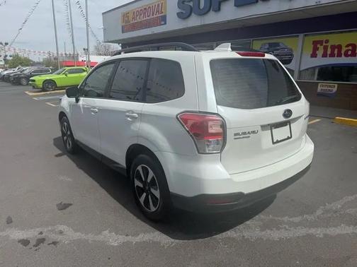 WHITE 2018 Subaru Forester 2.5i