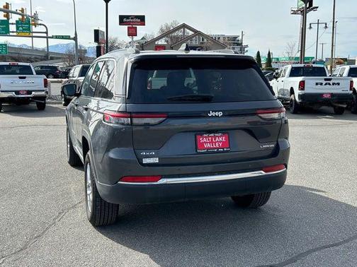 2025 Jeep Grand Cherokee Laredo