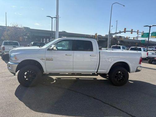 2017 RAM 2500 Laramie Crew Cab 4x4 6'4' Box