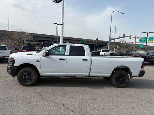 2025 RAM 3500 Tradesman Crew Cab 4x4 8' Box