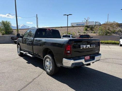 2025 RAM 3500 Tradesman Crew Cab 4x4 8' Box