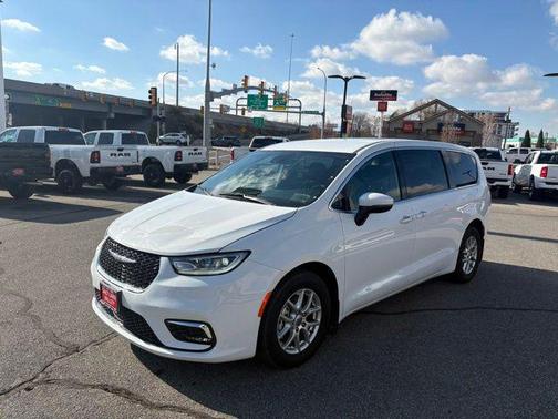 2023 Chrysler Pacifica Touring