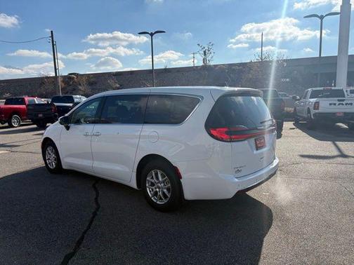 2023 Chrysler Pacifica Touring