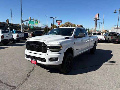 2020 RAM 3500 Laramie Crew Cab 4x4 8' Box