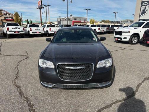 2016 Chrysler 300 Limited