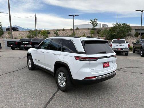 2023 Jeep Grand Cherokee Laredo